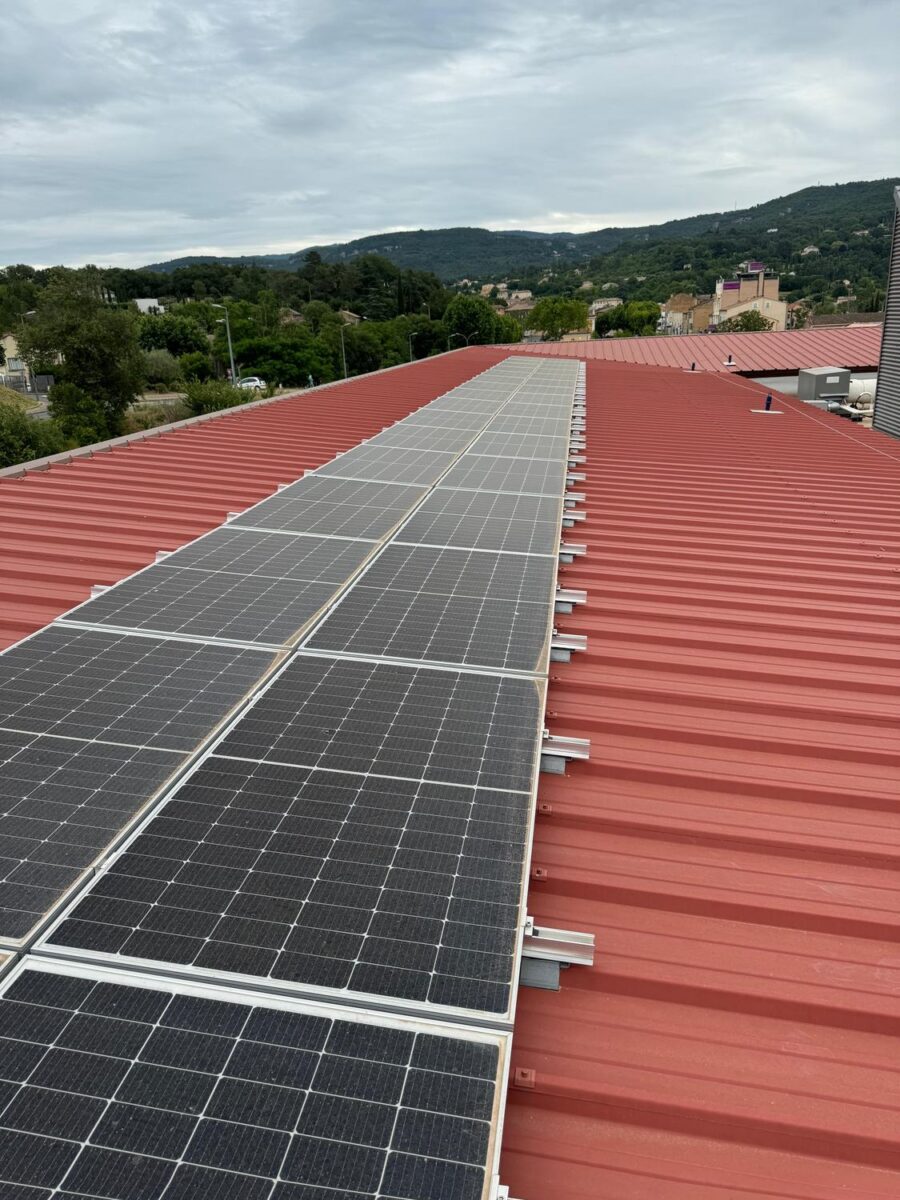 Panneaux photovoltaïques sur la toiture de l’EDES d’Apt, Département de Vaucluse (20 kWc)