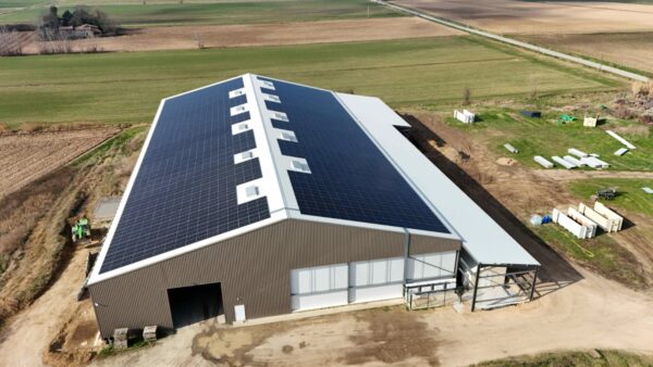 Hangar agricole de 500 kWc &eacute;quip&eacute; de panneaux photovolta&iuml;ques dans la Dr&ocirc;me