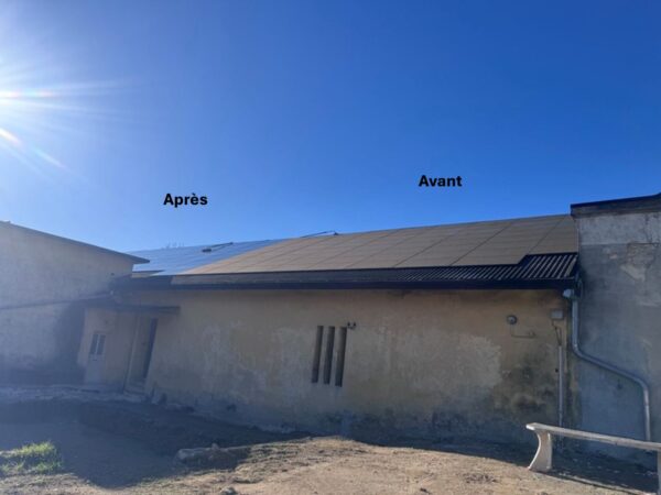 Toiture photovoltaïque avant et après lavage des panneaux, Vaucluse