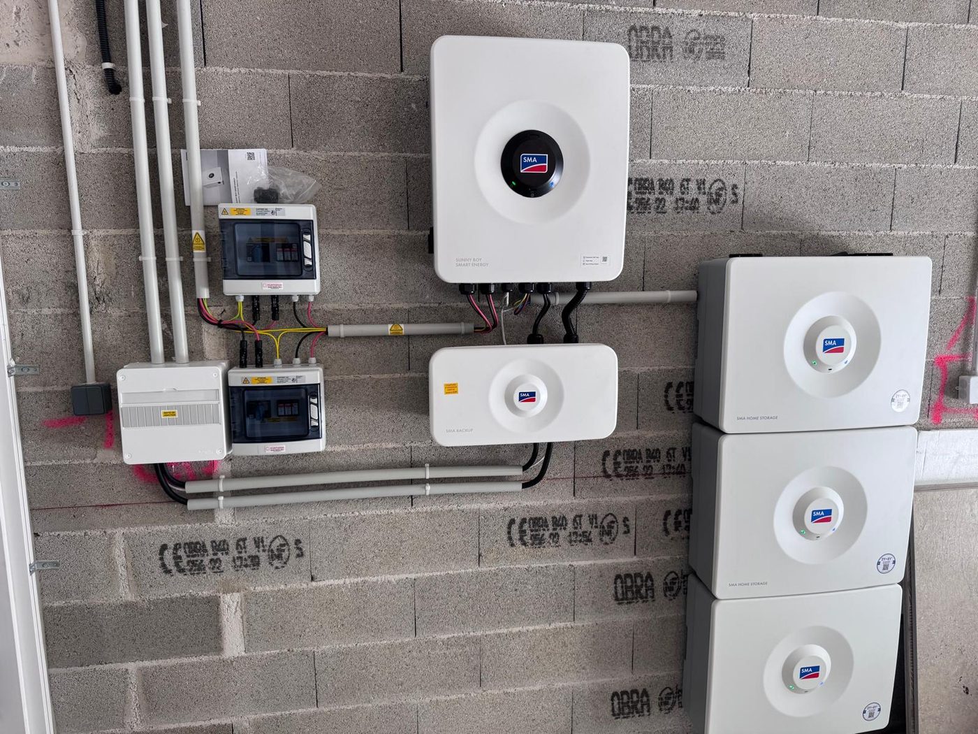 Onduleur hybride SMA Sunny Boy Smart Energy, module SMA Backup et batteries SMA Home Storage installés par Green EnR en Vaucluse